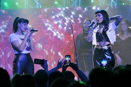 Natalie Pérez se sumó al recital de Cande, quien presentó su álbum debut, Yo