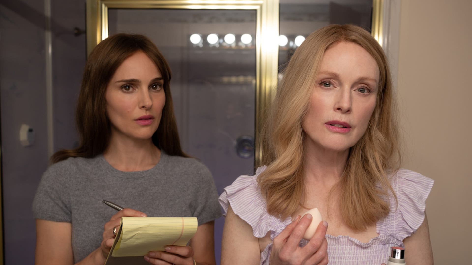 Julianne Moore y Charles Melton en Secretos de un escándalo
