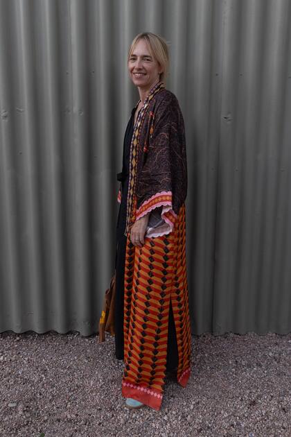 Natasha Elliot con un look de la firma de su hermana Anushka