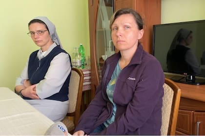 Natasha y una monja de la Compañía de las Hijas de la Caridad de San Vicente de Paul