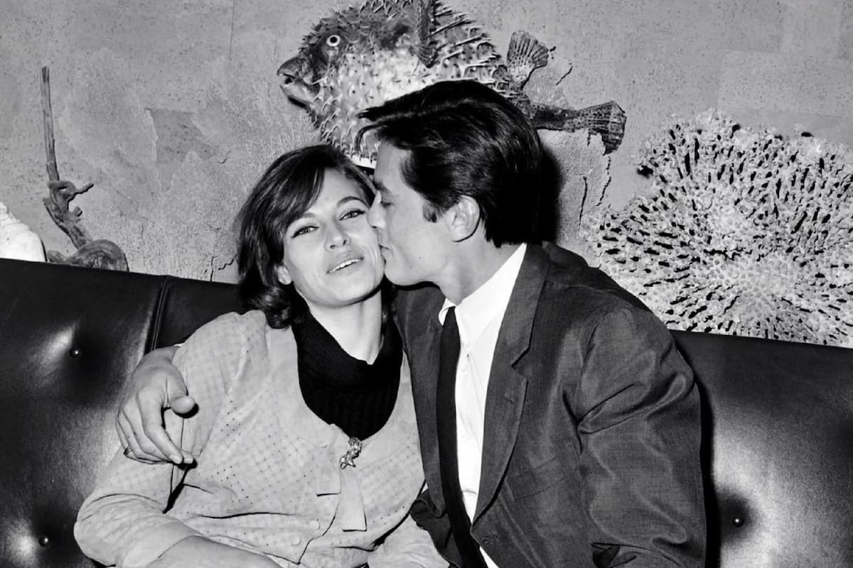 Nathalie y Alain Delon en París, en 1967