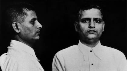 Nathuram Vinayak Godse asesinó a Gandhi de un disparó el 30 de enero de 1948