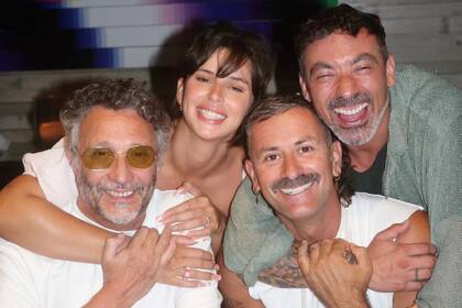 Nathy Peluso, Pocho Lavezzi, Fito Páez y Marcelo Burlón juntos en Ibiza