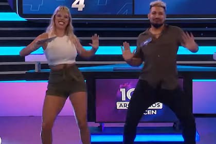 Nati Jota bailó zumba con un profe