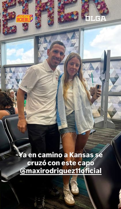 Nati Jota, como parte del equipo de Olga, también arribó a la ciudad que alberga al equipo de Lionel Messi. En el aeropuerto se cruzó con el exjugador de la selección Maxi Rodríguez