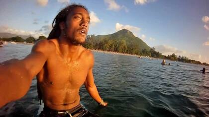 Natty Gong, artista nacido en Mauricio, se dedica a la música y a la guía de ecología marina