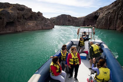 Navegación de la Ría Deseado, Santa Cruz