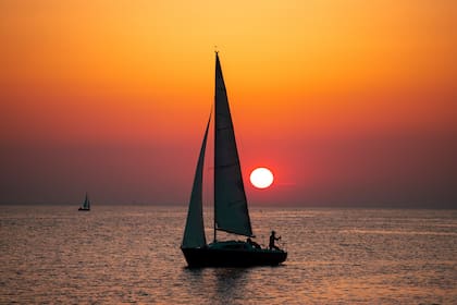 Navegar en un velero es una experiencia romántica