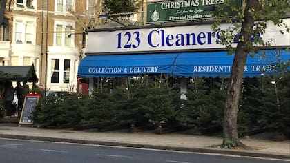 Los puestos de venta de árboles de Navidad naturales, otro clásico en Londres