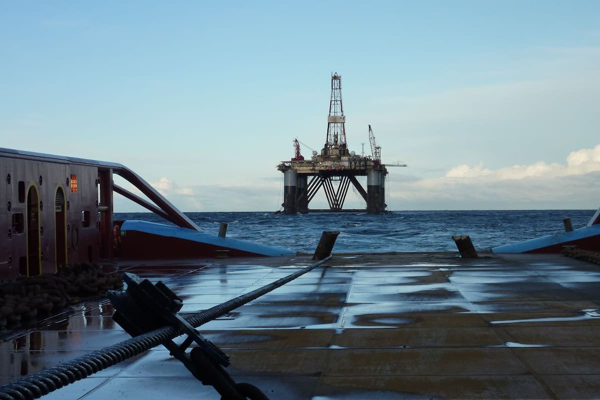 Navitas Petroleum, de Israel, opera el 65% de Sea Lion; Rockhopper Exploration, que perforó el pozo descubridor en 2010, conserva el 35% restante