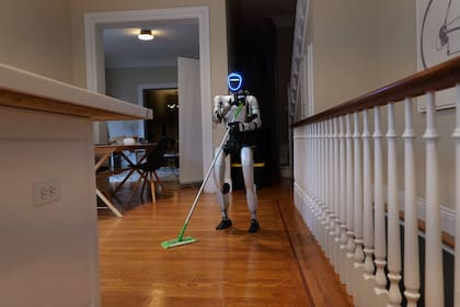 Navon considera que la IA vivirá dentro de robots humanoides