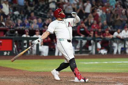 Naylor conecta grand slam en la 11.ª y Diamondbacks vencen 8-4 a Marineros