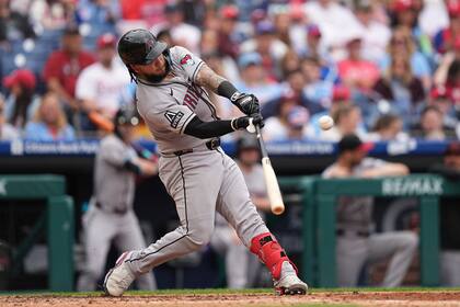 Naylor conecta sencillo productor en la 10ma. y Diamondbacks ganan 11-9 a Filis