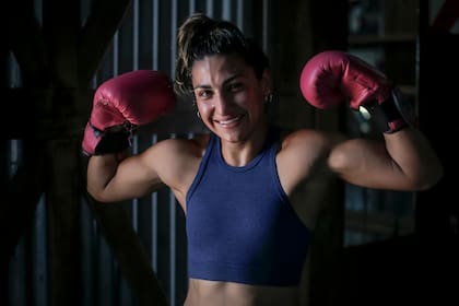Nazarena Romero hoy sonríe: conoció el boxeo y salió de una vida llena de problemas.