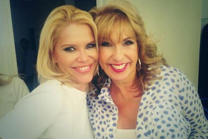 Nazarena Vélez junto a Georgina Barbarossa, una de las protagonistas de Los locos Grimaldi