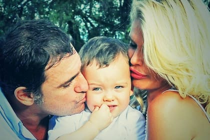 Nazarena Vélez, junto a su marido y su pequeño Thiago, tiempo atrás
