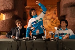 Nazareno Casero como Diego Maradona luego del partido contra Inglaterra en México 86