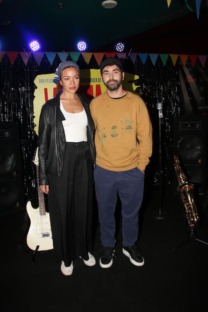 Nazareno Casero junto a su novia, Carolina Puntonet