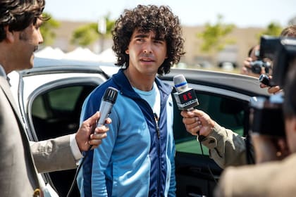 Nazareno Casero personificando a Diego Maradona