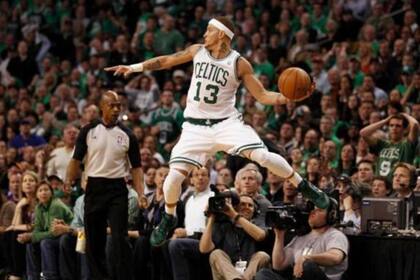 En sus ocho temporadas en la NBA, en las que defendió a los Boston Celtics, Seattle SuperSonics, Cleveland Cavaliers y Dallas Mavericks, ganó 16 millones de dólares