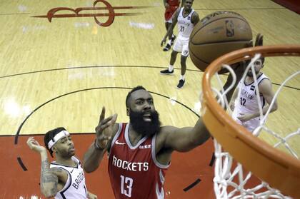 James Harden, con la camiseta de los Rockets, su equipo durante las pasadas ocho temporadas; ahora irá a Brooklyn para ganar el anillo y juntarse con Durant e Irving.
