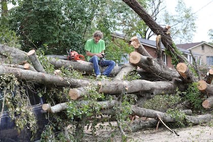 NC Counts habilitó una página para realizar donaciones monetarias bajo el nombre de Western NC Count on Me, (Foto AP/Jeffrey Collins) - Archivo