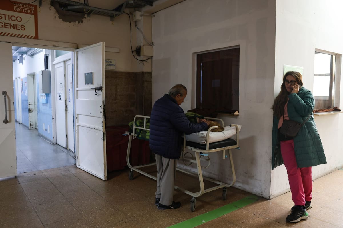 Necesidades cotidianas como la compra de medicamentos o el service de los equipos de tecnologías interrumpidas por falta de recursos se mezclan con problemas de infraestructura históricos