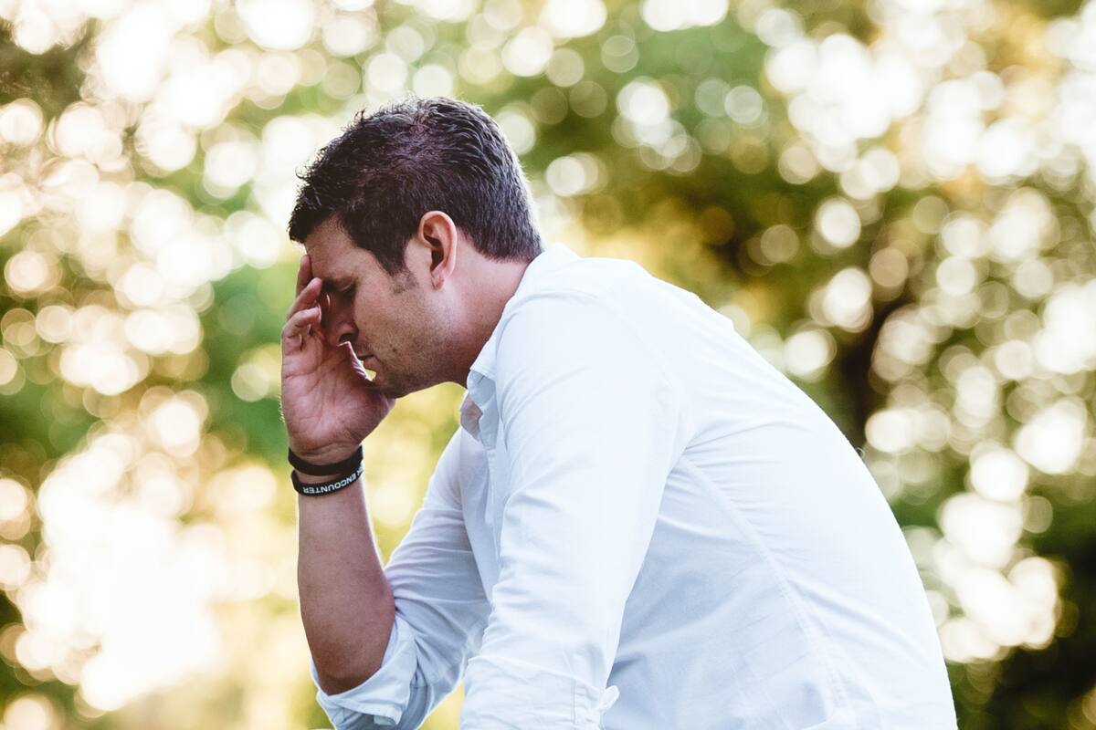 Necesitamos dejar de estar tan pendientes de nosotros mismos, y también de los otros, para lograr así relajarnos y fluir en la vida