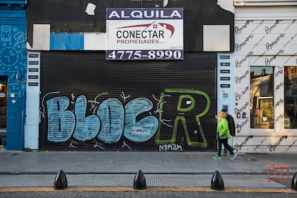 Negocios cerrados y en alquiler en la zona de Palermo, inmediaciones de Plaza Julio Cortázar