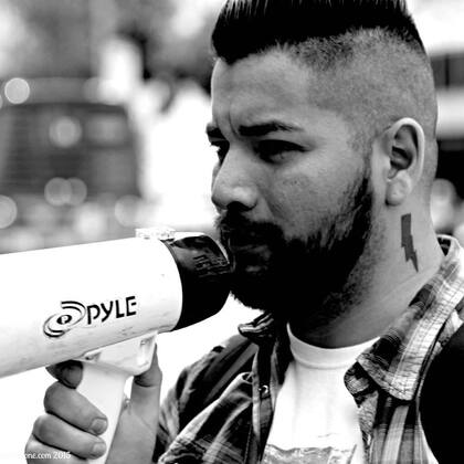 Negrete, como activista, participó en el Consejo Vecinal de Boyle Heights y trabajó más de cinco años con East Yard Communities for Environmental Justice