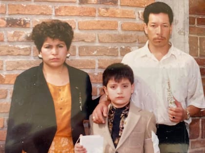 Negrete emigró a California con sus padres cuando tenía apenas tres meses de edad