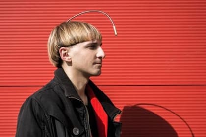 Neil Harbisson es el primer hombre en ser reconocido como cyborg por un Estado
