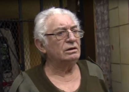 Neil Román Malizzia, en su casa de Ruiz de los Llanos al 500, tras el allanamiento en el que le secuestraron un arsenal que incluía un FAL