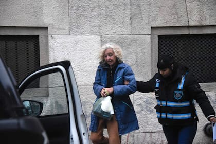Nélida Agustina Bisio, exdirectiva de la ANMAT, tras declarar por la causa del fentanilo