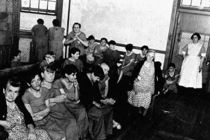 Nellie pasó diez días en el asilo. No solo fue testigo sino que sufrió las torturas a las que eran sometidas las mujeres.