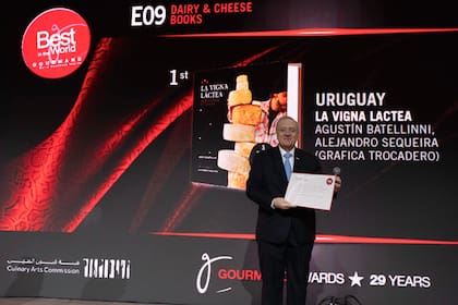 Nelson Chaben, embajador de Uruguay en Arabia Saudita, fue el encargado de recibir la distinción
