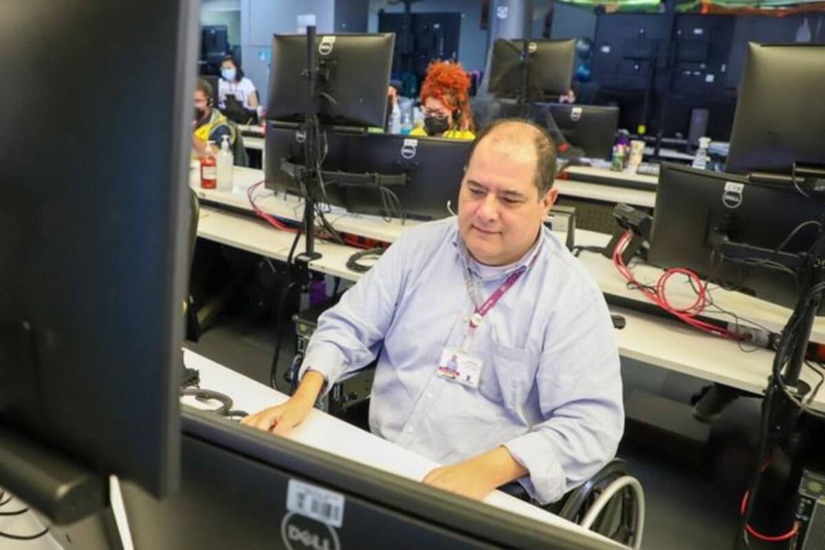 Nelson Ocampo es coordinador de la línea social de atención de emergencias de Medellín