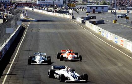 Nelson Piquet, perseguido por Carlos Reutemann y Mario Andretti en el Gran Premio de Las Vegas, en 1981; el carioca derrotó por un punto a Lole en la definición del campeonato
