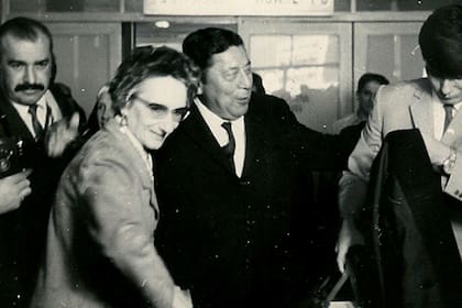 Nenette, su marido, Atahualpa Yupanqui y el hijo de la pareja, el Koya Chavero