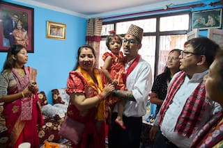 Nepal elige a una niña de dos años como nueva diosa viviente venerada por hindúes y budistas