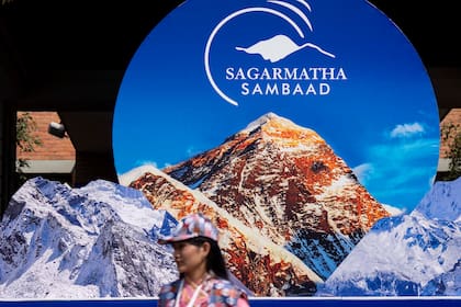 Nepal organiza conferencia medioambiental mientras los glaciares del Himalaya se derriten