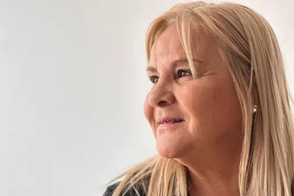 Nerfhi Rojas vive en uno de los mejores barrios de Bogotá, en un edificio con portero y todas las comodidades, pero apenas tiene suficiente para alimentarse. Foto: José Carlos Cueto / BBC News Mundo