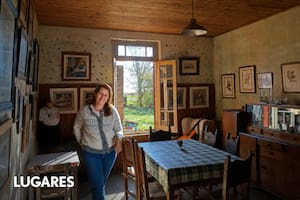 Pasó su infancia en un almacén de campo y tomó la decisión de rescatarlo del olvido