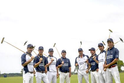 Nero, Britos, Stirling, Terrera, Cambiaso, Cavanagh, Mac Donough y Taranco: La Dolfina mezclado con La Dolfina Polo Ranch.