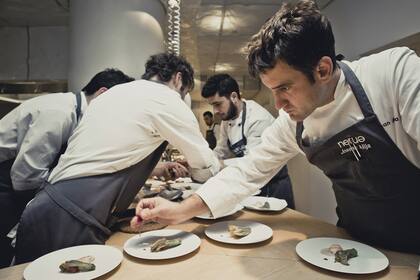 Nerua y su chef en acción,