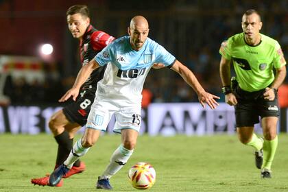 Nervioso, lejos del líder que supo mostrar la Superliga, así jugó LIsandro López contra Colón