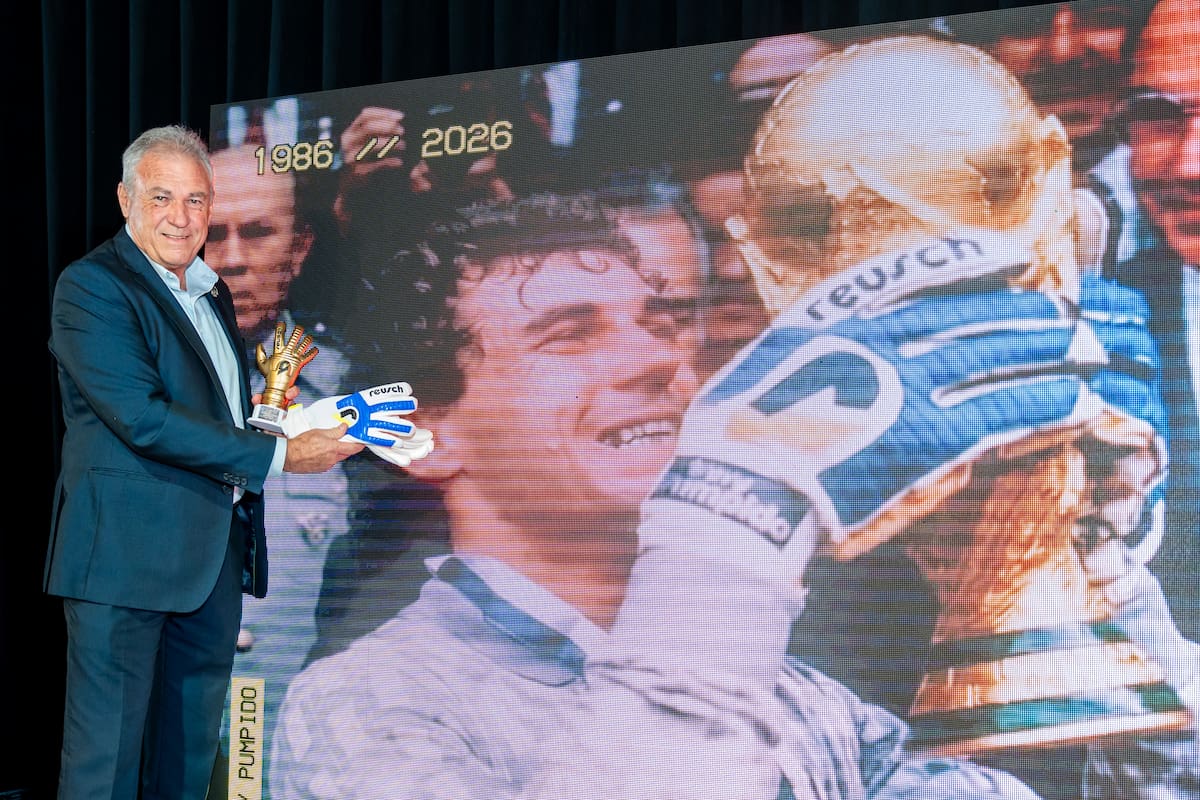 Nery Pumpido y el recuerdo de la foto con la Copa del Mundo