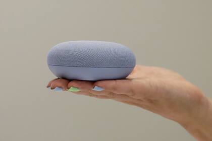 Nest Mini es el sucesor de Home Mini, el parlante conectado y compacto de Google