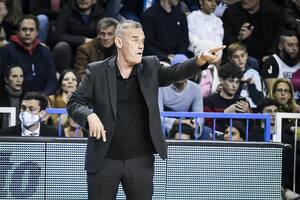 Néstor "Che" García dirigió a la Argentina en el triunfo del lunes contra Bahamas por la eliminatoria para el Mundial, e inesperadamente dejó el seleccionado este martes, a cuatro días del estreno por la Americup.