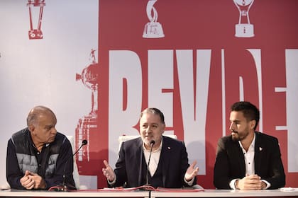 Néstor Grindetti, Fabián Doman y Juan Marconi presentaron el estado de situación del club